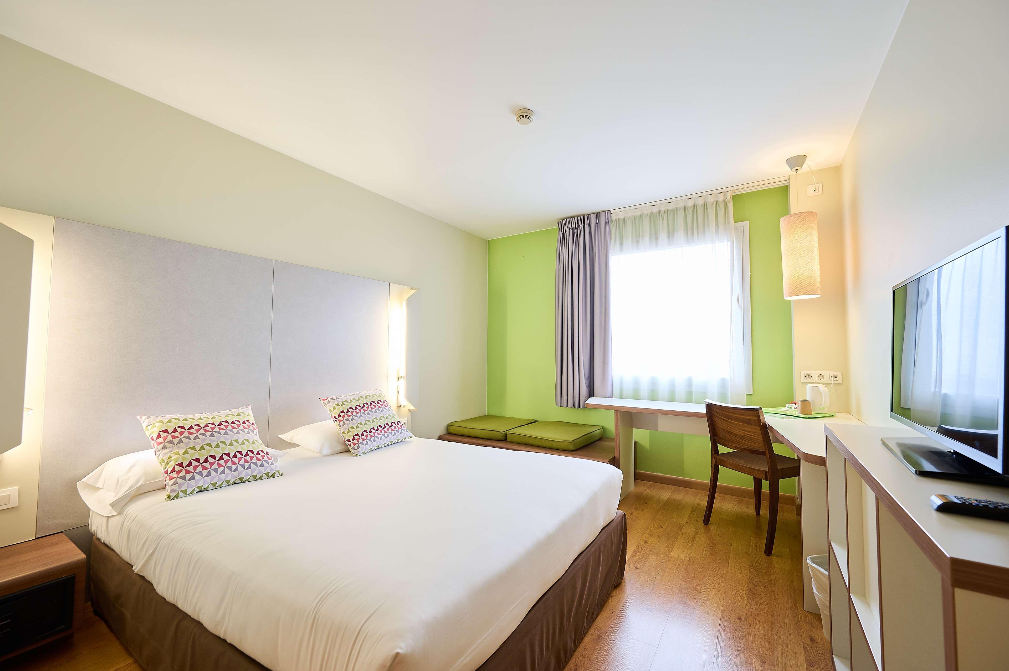Travelodge Bcn Cornella Fira Cornella de Llobregat Exterior photo