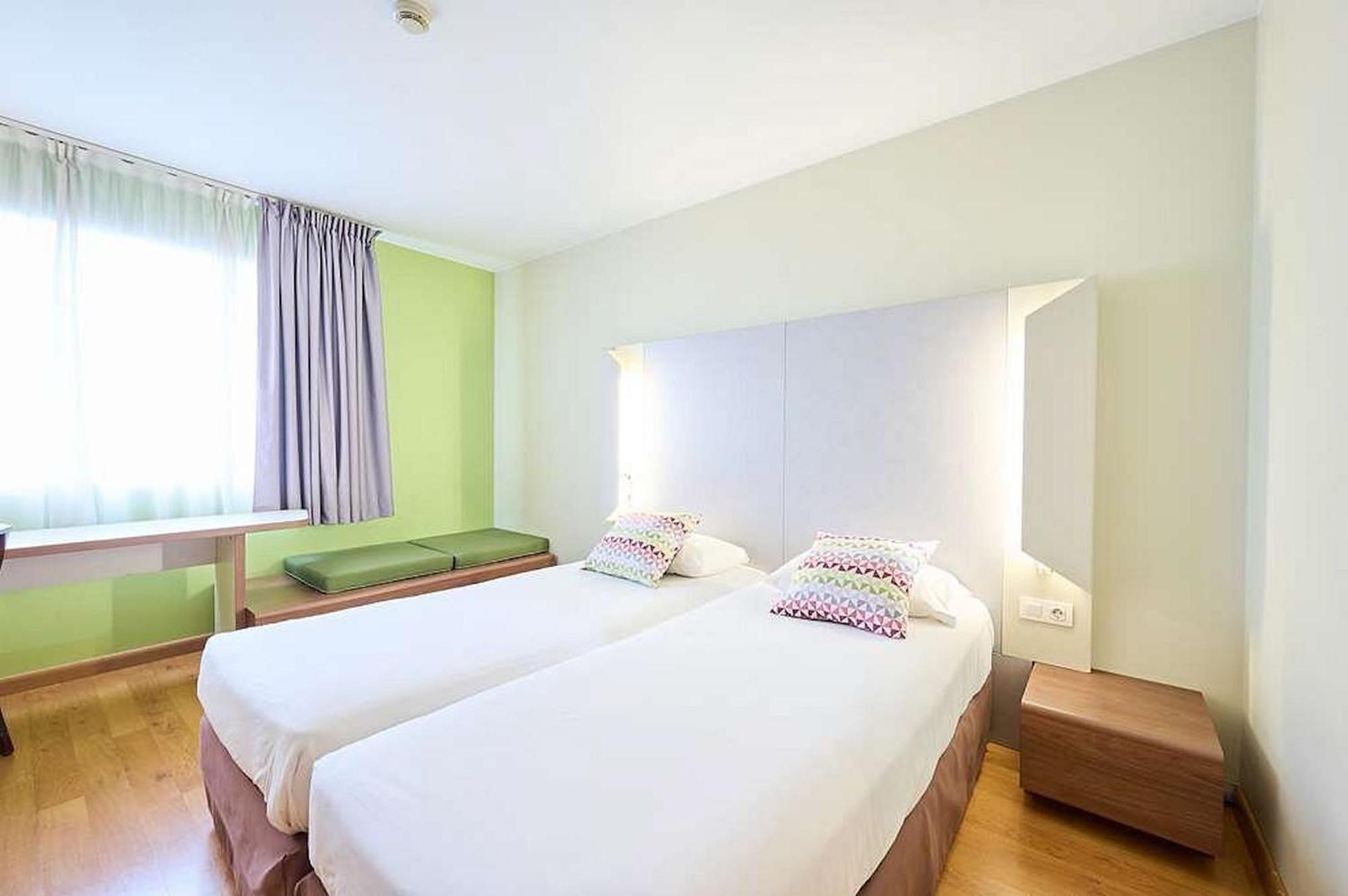 Travelodge Bcn Cornella Fira Cornella de Llobregat Exterior photo