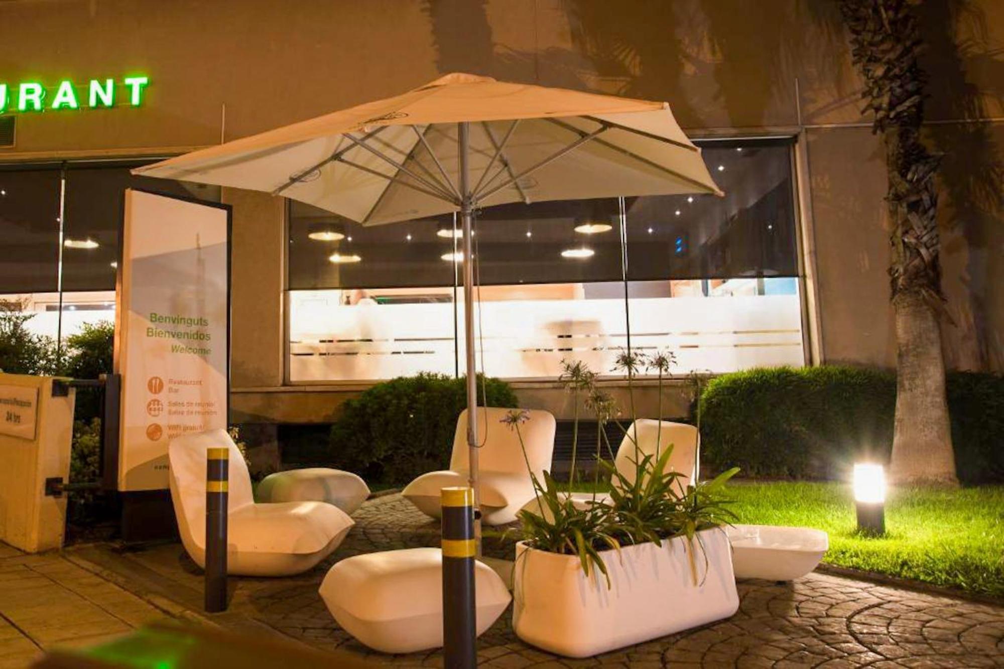 Travelodge Bcn Cornella Fira Cornella de Llobregat Exterior photo