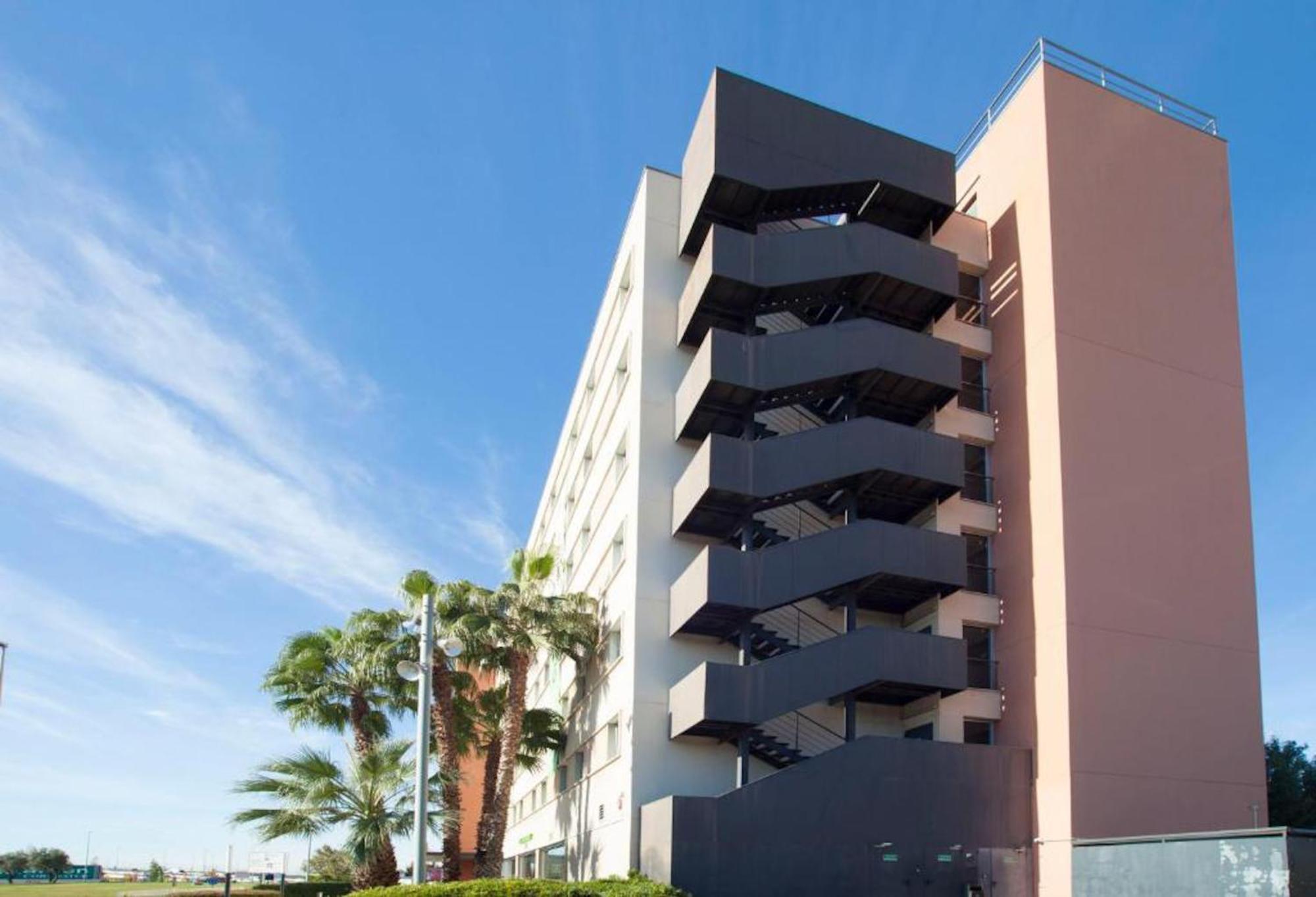 Travelodge Bcn Cornella Fira Cornella de Llobregat Exterior photo