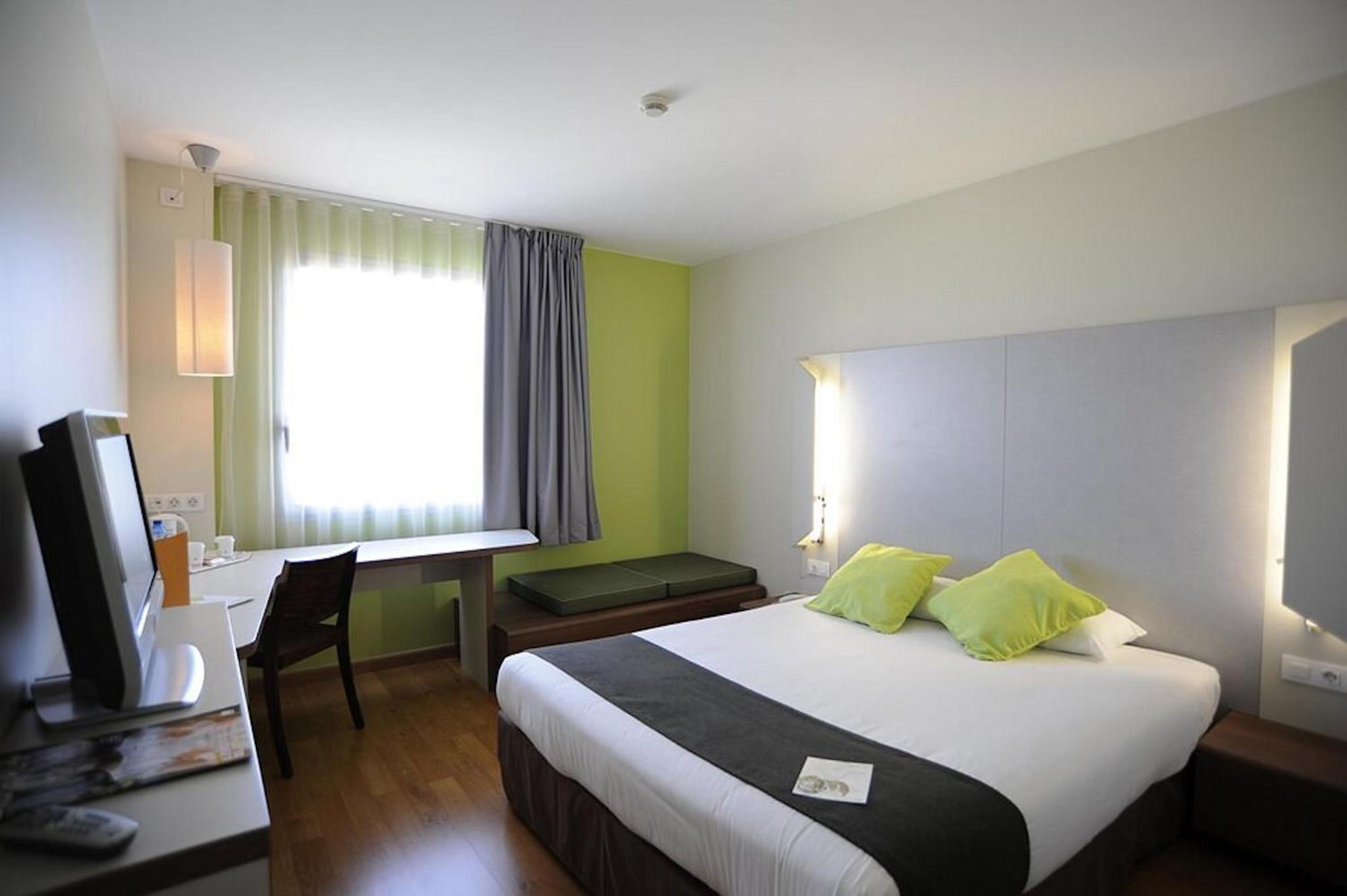 Travelodge Bcn Cornella Fira Cornella de Llobregat Exterior photo
