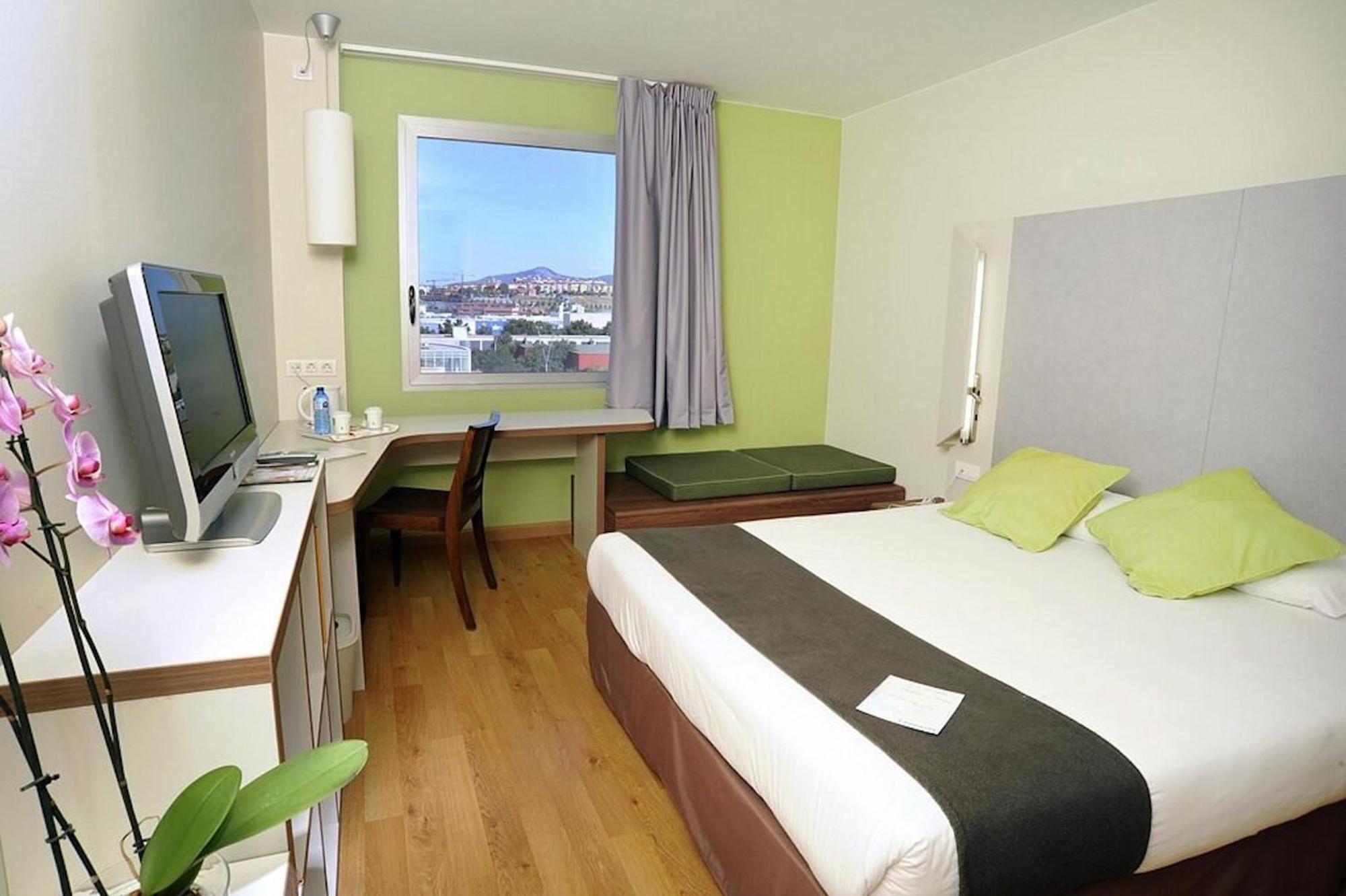 Travelodge Bcn Cornella Fira Cornella de Llobregat Exterior photo